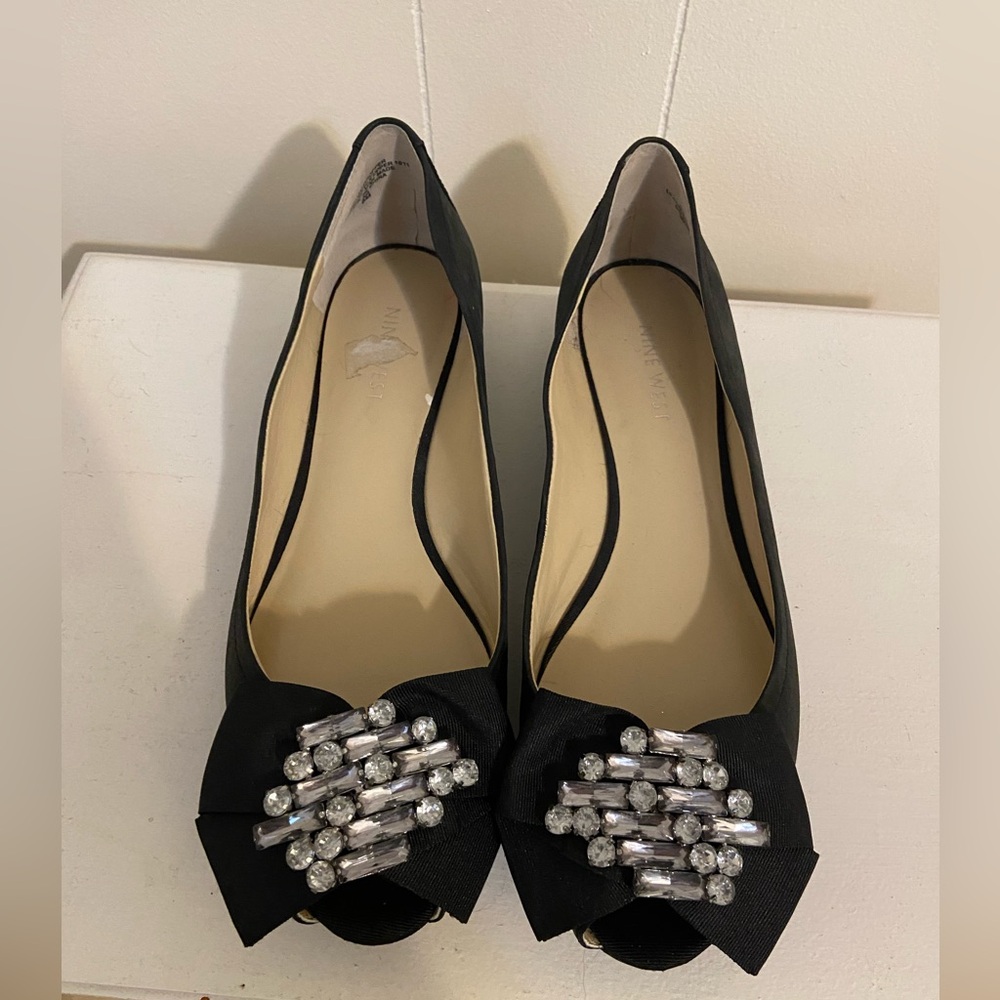 Elegant Black Nine West Women's Shoes with Embellished Bow